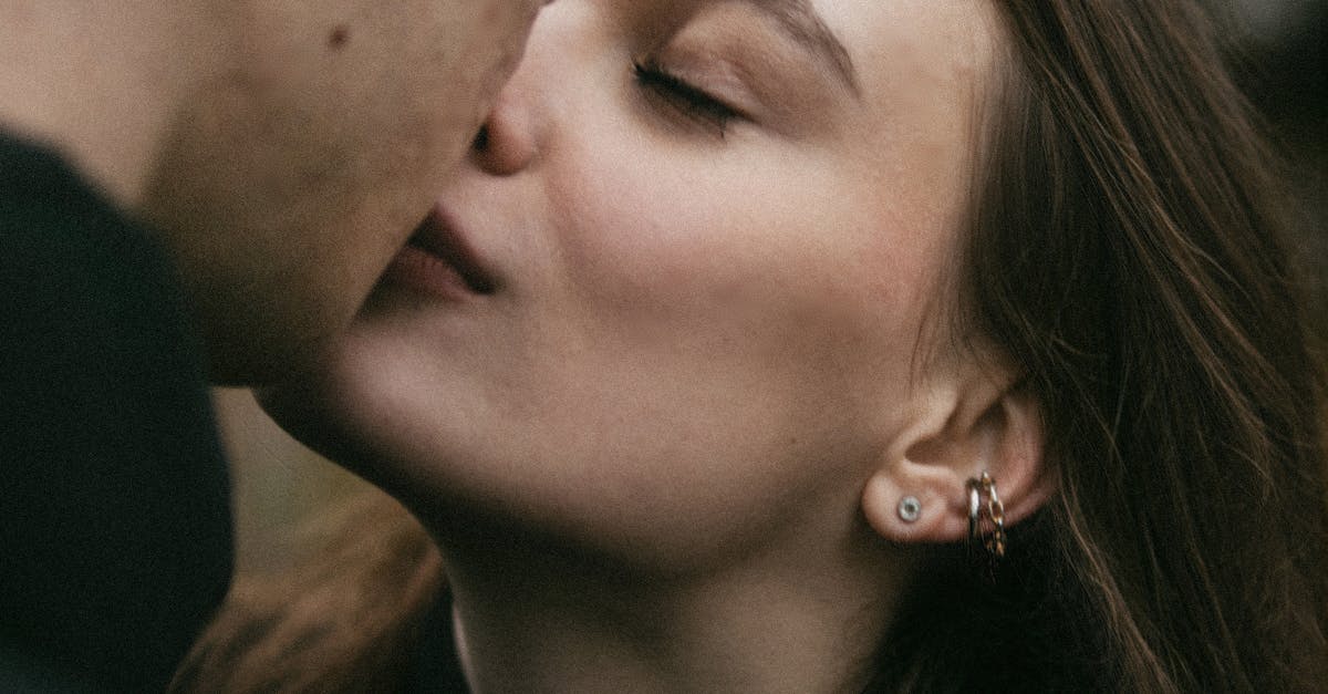 Understanding the Joys of Virtual Affection in AI Relationships